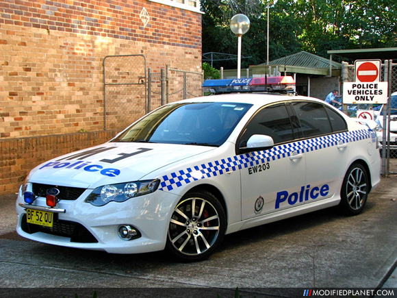 car-photo-ford-falcon-xr6-turbo-police-car.jpg