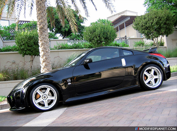 Magnetic Black Pearl 2006 Nissan 350Z sitting on a set of immaculate JDM 19