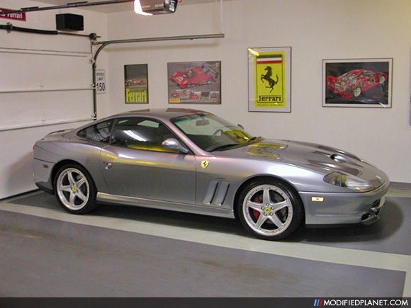car-photo-2003-ferrari-575m-maranello-garage.jpg