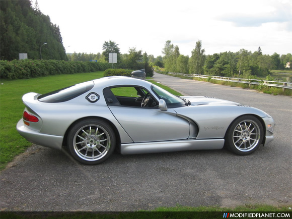 1998 Dodge Viper GTS sitting on a set of Forgeline VR1 wheels that measure