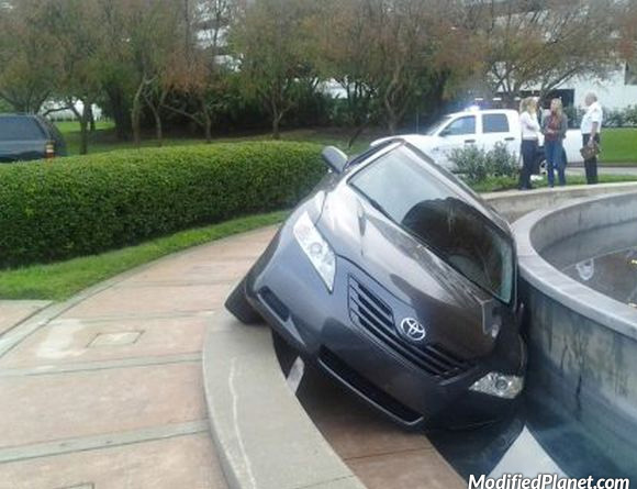 car-photo-2008-toyota-camry-crash-accident-into-water-fountain-fail