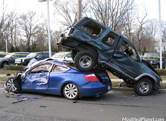 car-photo-1995-ford-explorer-on-top-of-2010-honda-accord-coupe-accident-crash