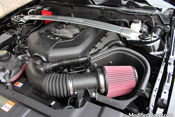 car-photo-2013-ford-mustang-gt-engine-bay-roush-cold-air-intake-system-installed