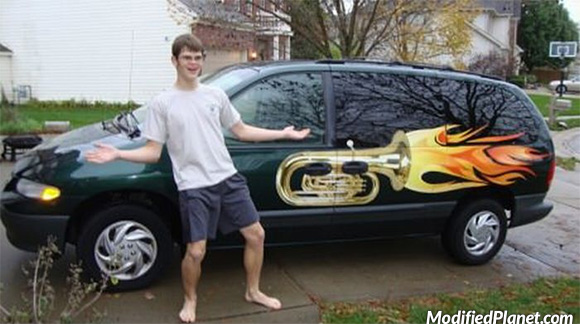 car-photo-1995-plymouth-voyager-tuba-air-brushed-paint-on-exterior