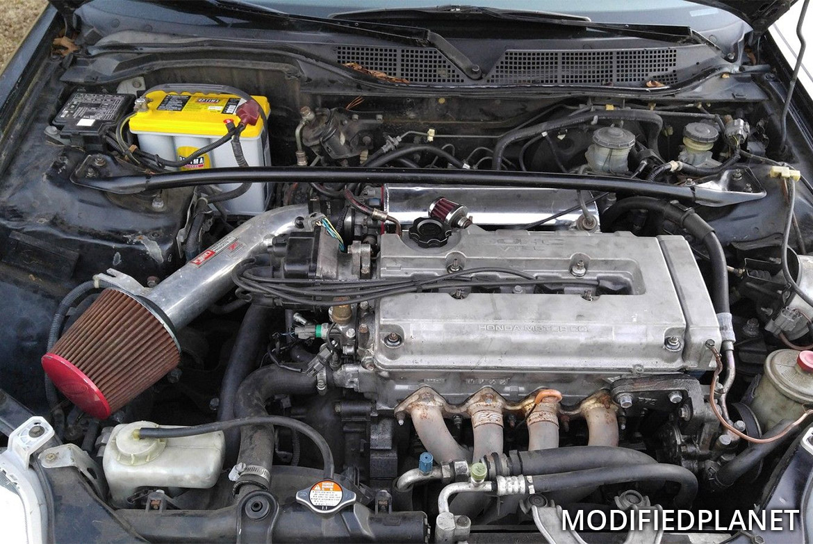 2000 Honda Civic Si Engine Bay with Injen Short Ram Air Intake IS1560P
